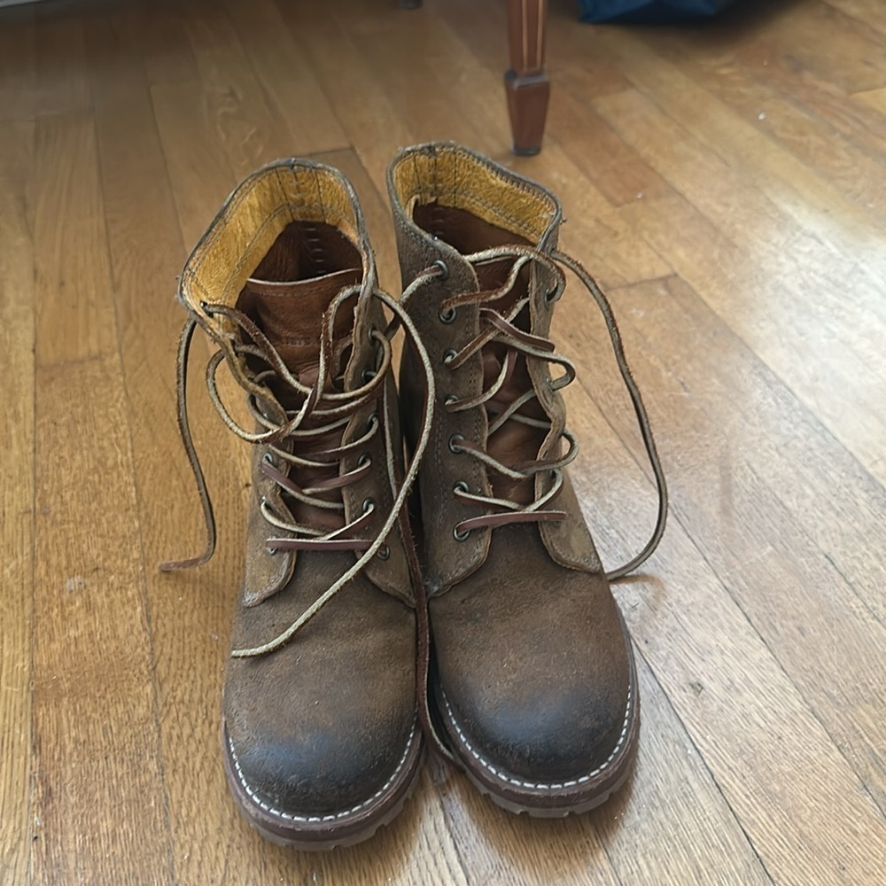 Frye - Picture 4 of 6